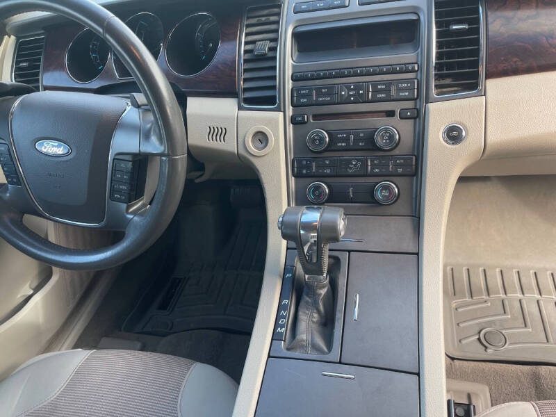 2011 Ford Taurus SEL