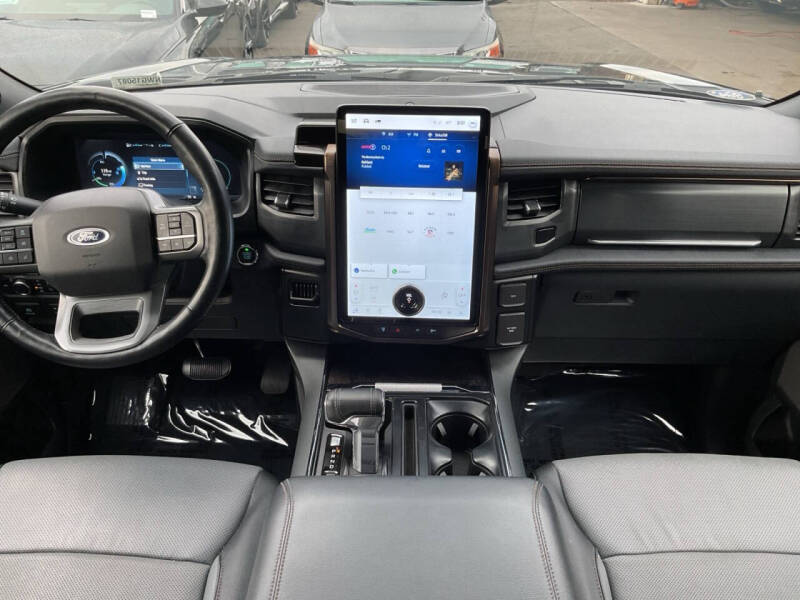 2022 Ford F-150 Lightning Lariat