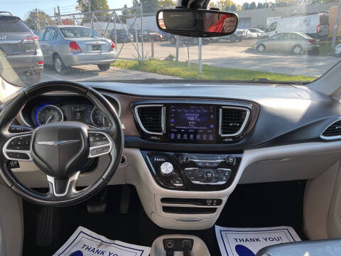 2017 Chrysler Pacifica Touring-L