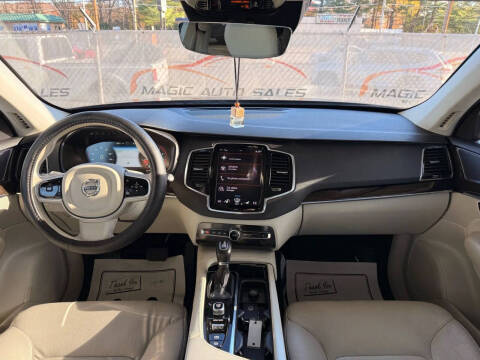 2018 Volvo XC90 T6 Momentum