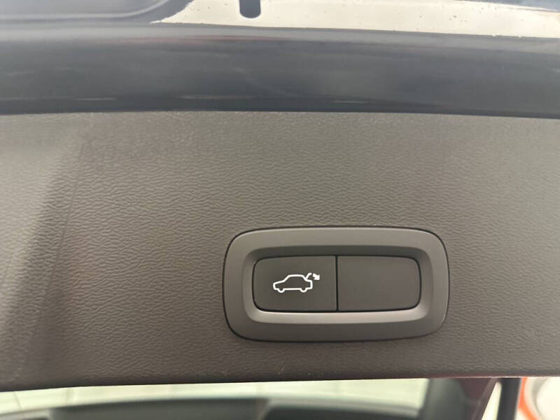 2023 Volvo XC40 B5 Core