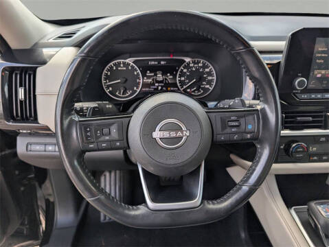 2022 Nissan Pathfinder SV