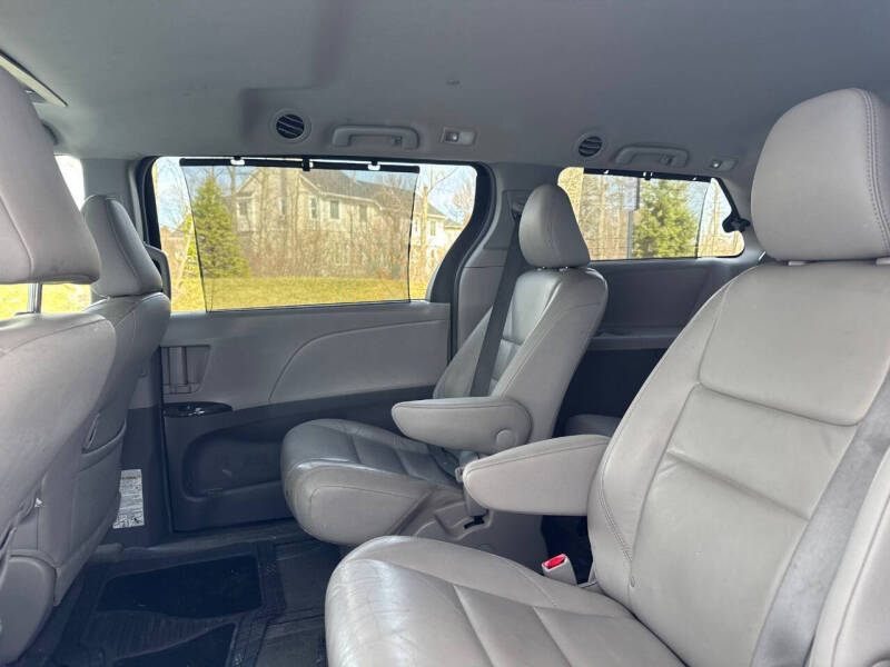 2017 Toyota Sienna XLE 7-Passenger
