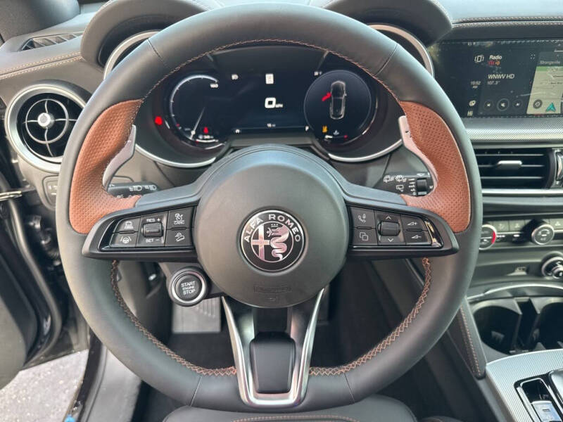 2025 Alfa Romeo Stelvio Intensa