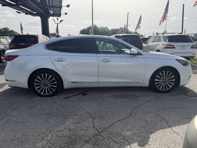 2017 Kia Cadenza Technology