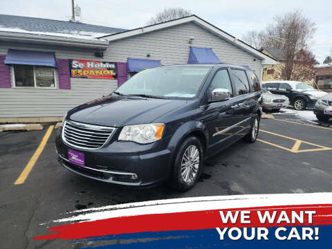 2013 Chrysler Town and Country for sale at First  Autos - First Autos in Rockford IL