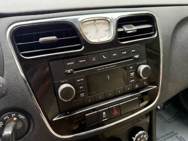 2012 Chrysler 200 LX