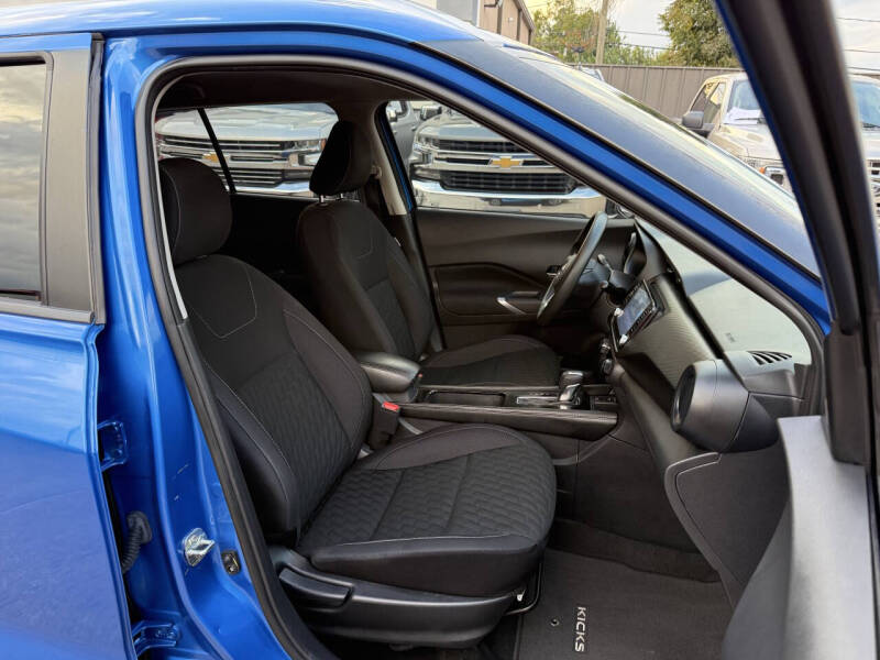 2022 Nissan Kicks SV