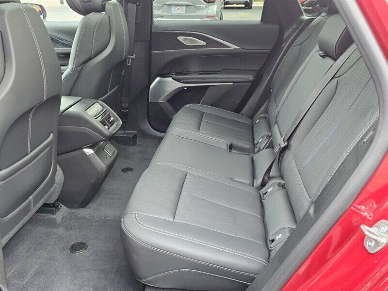 2024 Cadillac LYRIQ Luxury 3