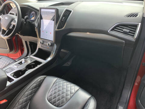 2024 Ford Edge Titanium