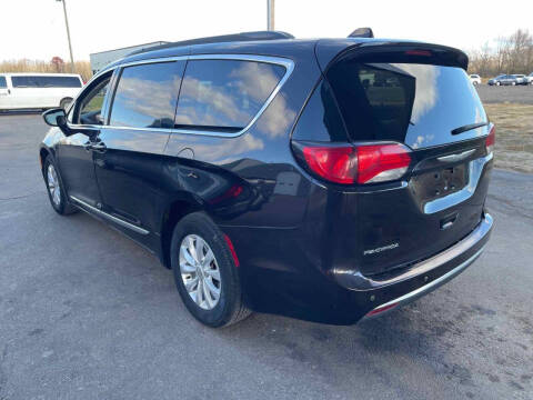 2017 Chrysler Pacifica Touring Plus