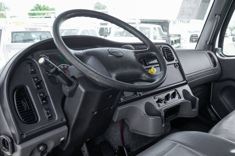 2019 Freightliner M2 106