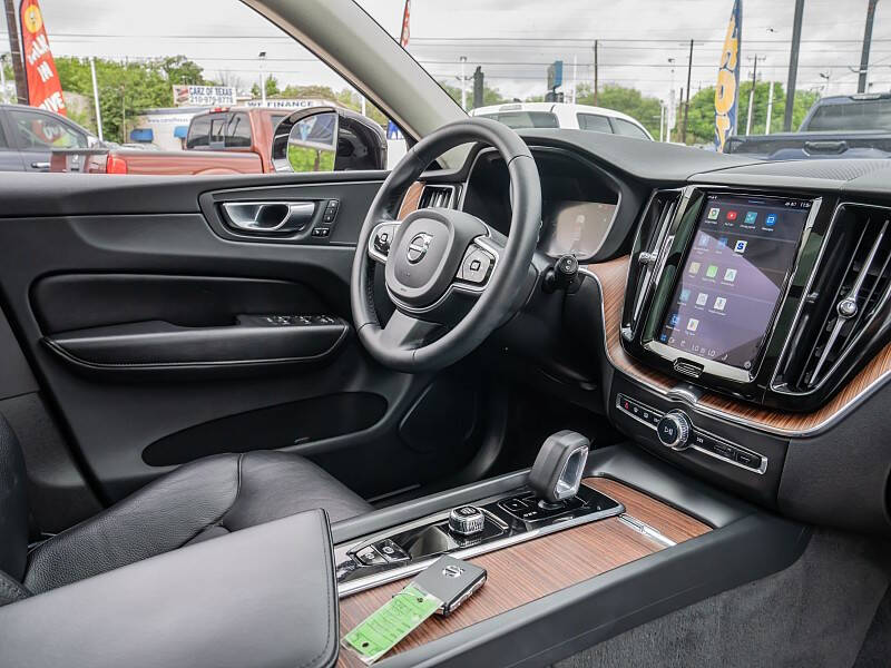 2023 Volvo XC60 B5 Plus Bright Theme