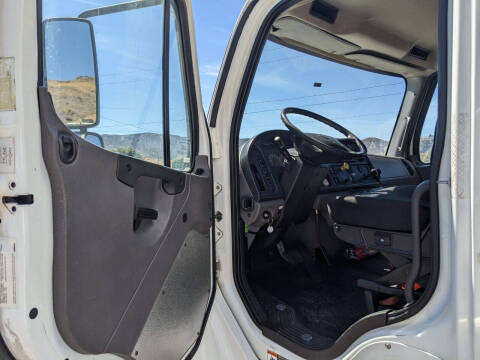 2018 Freightliner M2 106