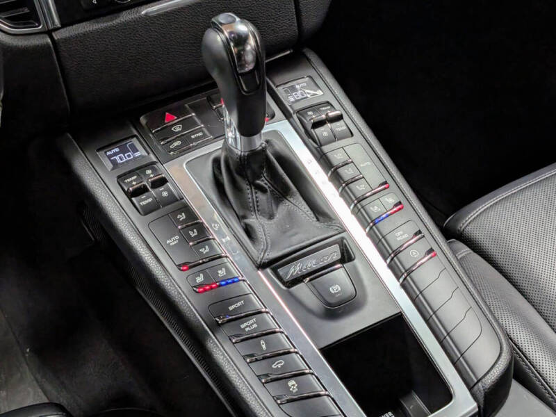 2015 Porsche Macan S