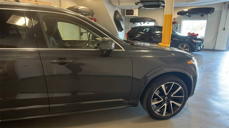 2021 Volvo XC90 T6 Momentum 6-Passenger