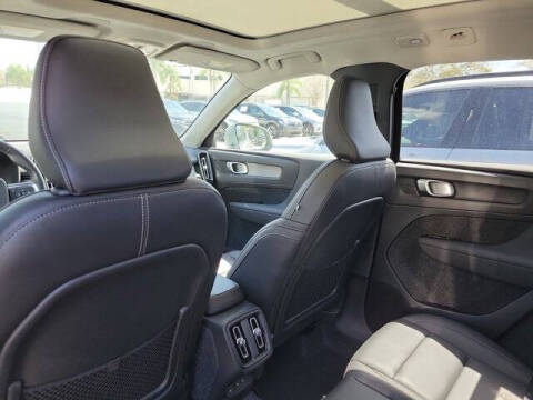2025 Volvo XC40 B5 Core Bright Theme