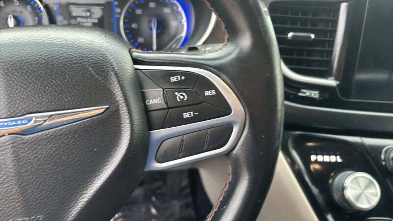 2017 Chrysler Pacifica Touring-L