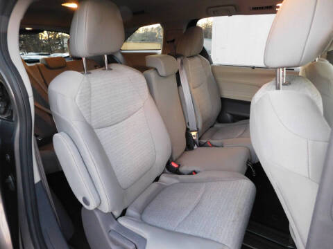 2021 Toyota Sienna LE 8-Passenger