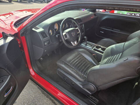2013 Dodge Challenger SXT Plus
