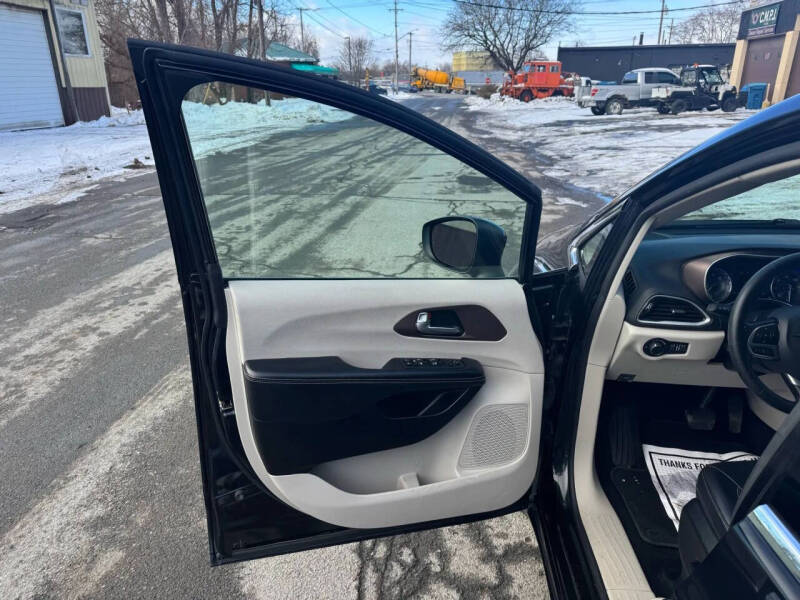 2020 Chrysler Voyager LXi