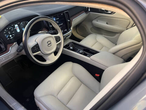 2022 Volvo S60 B5 Momentum