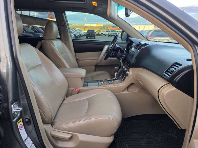 2011 Toyota Highlander SE