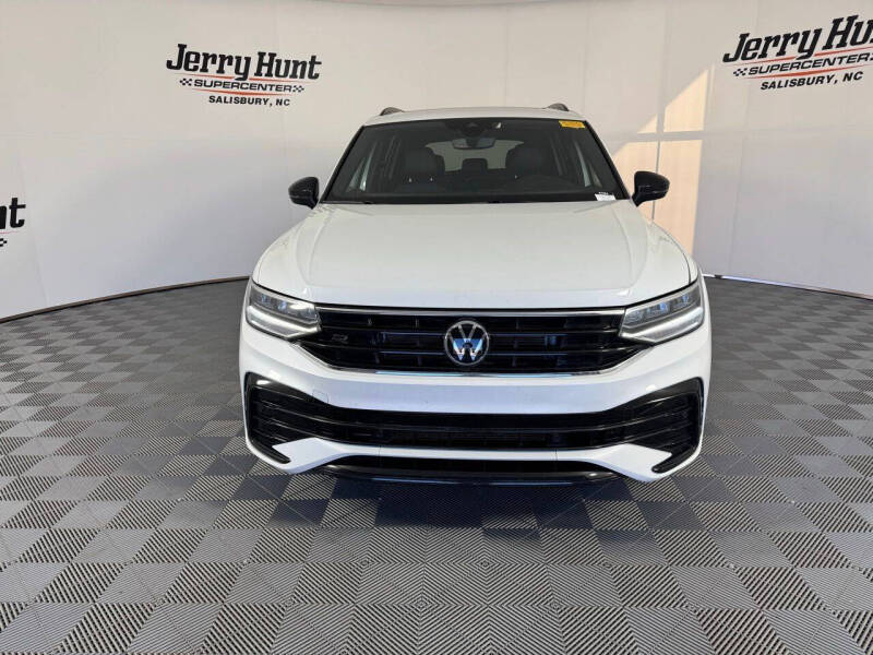 2022 Volkswagen Tiguan SE R-Line Black
