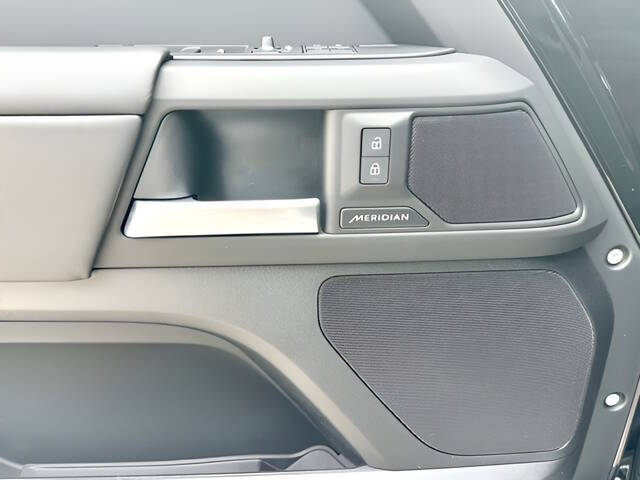 2025 Land Rover Defender 110 P400 S