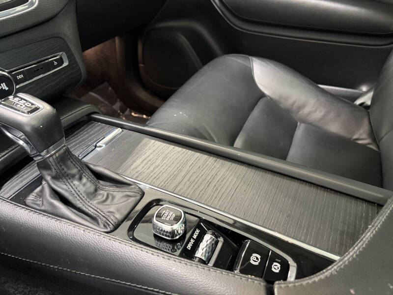 2020 Volvo XC90 T5 Momentum