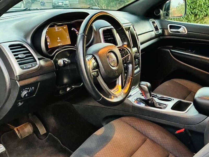 2018 Jeep Grand Cherokee Laredo E