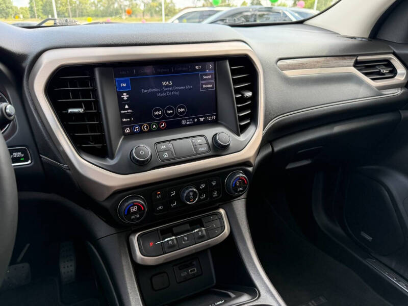 2023 GMC Acadia Denali