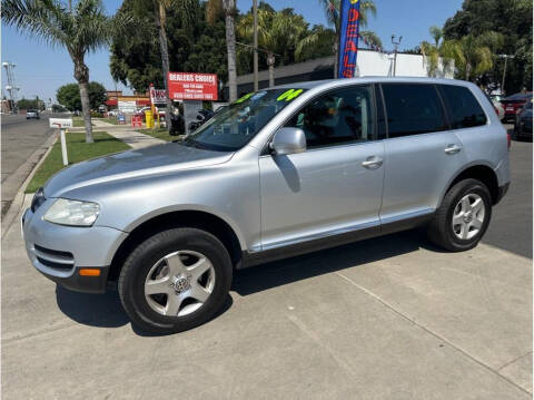 2004 Volkswagen Touareg for sale at Dealers Choice Inc in Farmersville CA
