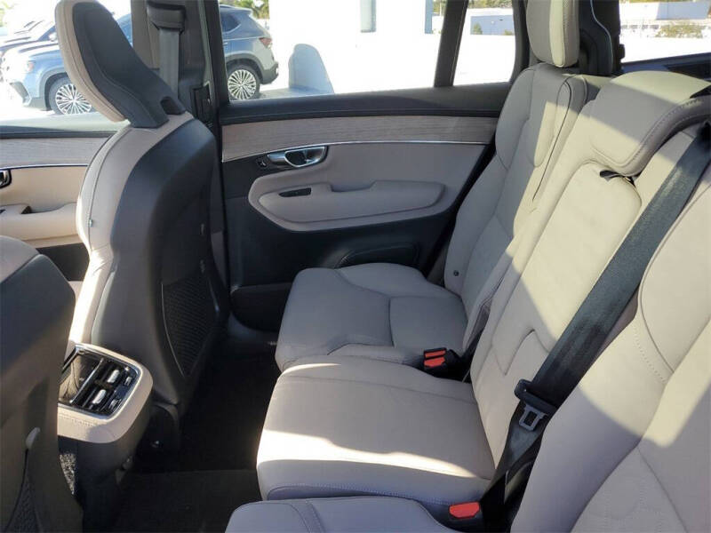 2025 Volvo XC90 B6 Core Bright Theme