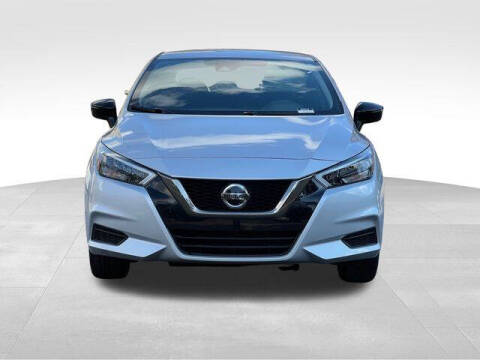 2022 Nissan Versa SR