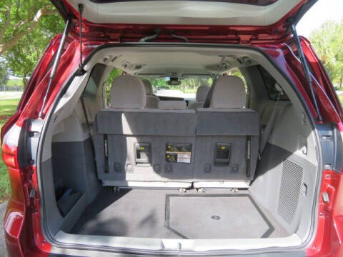 2020 Toyota Sienna LE Mobility 7-Passenger