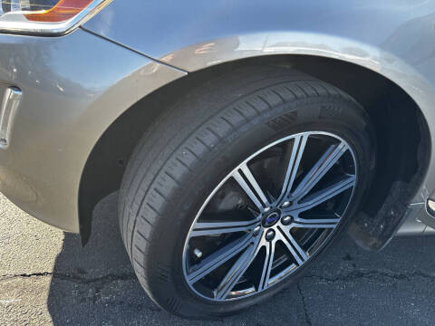 2016 Volvo XC60 T5 Drive-E Premier