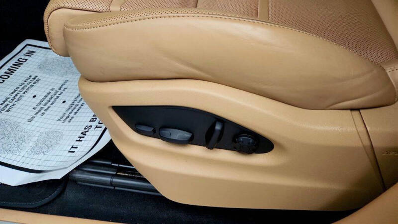 2023 Porsche Cayenne Platinum Edition