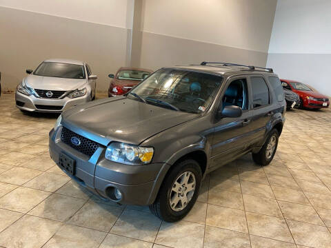 2005 Ford Escape for sale at Super Bee Auto in Chantilly VA