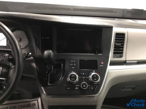 2017 Toyota Sienna LE 7-Passenger