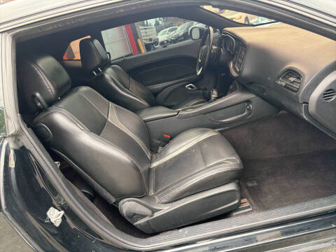 2017 Dodge Challenger SXT Plus