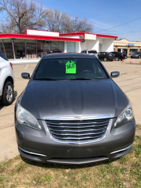 2013 Chrysler 200 for sale at M & M Motors in Des Moines, IA