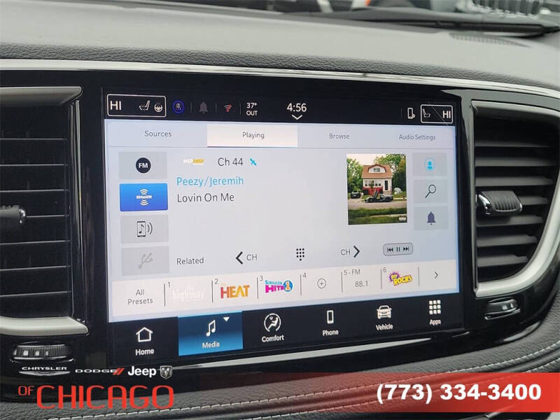 2026 Chrysler Pacifica Select