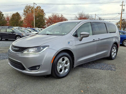 2017 Chrysler Pacifica Hybrid Touring Plus