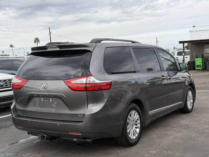 2016 Toyota Sienna XLE Premium 8-Passenger