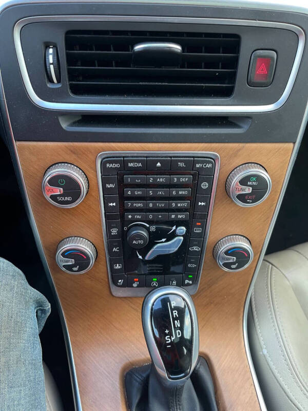 2017 Volvo S60 T5 Inscription Platinum