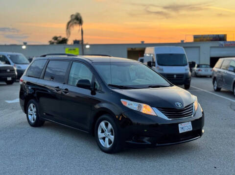 2014 Toyota Sienna LE 8-Passenger