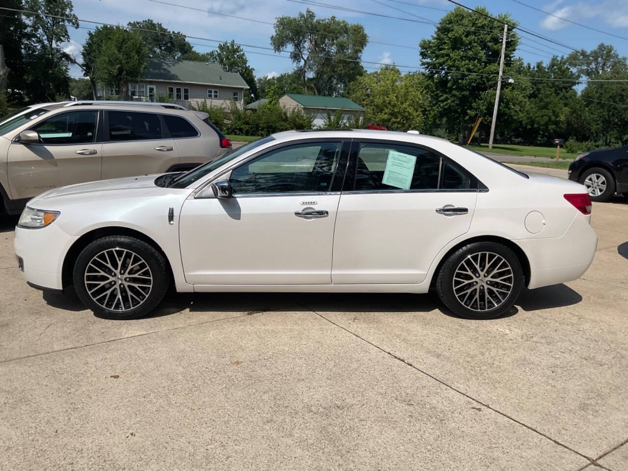 2010 Lincoln MKZ for sale at Auto Connection in Waterloo, IA