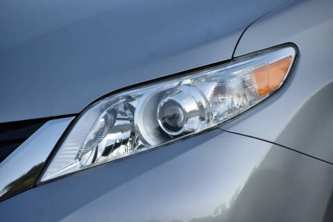 2013 Toyota Sienna LE 8-Passenger