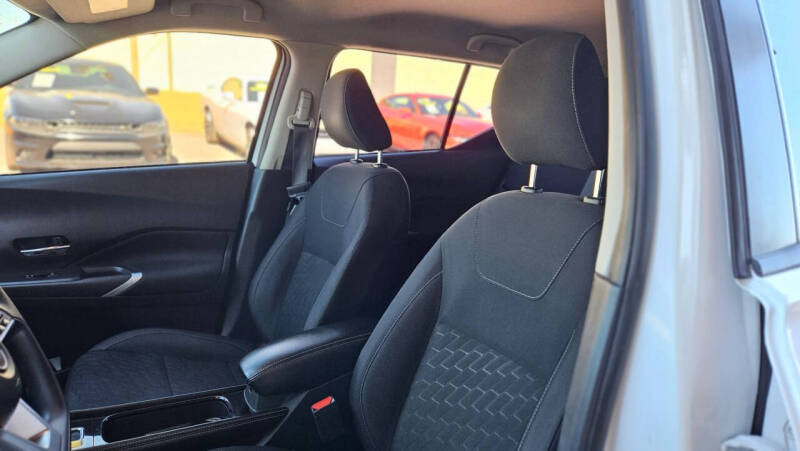 2023 Nissan Kicks SV